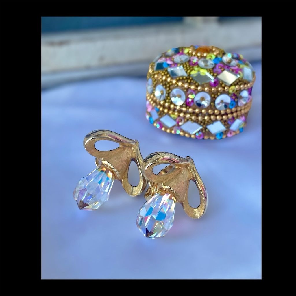 Designer Puccini Vintage Signed Crystal Dangle Earrings Golden Screw Back